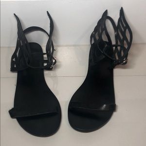 Wings leather sandals